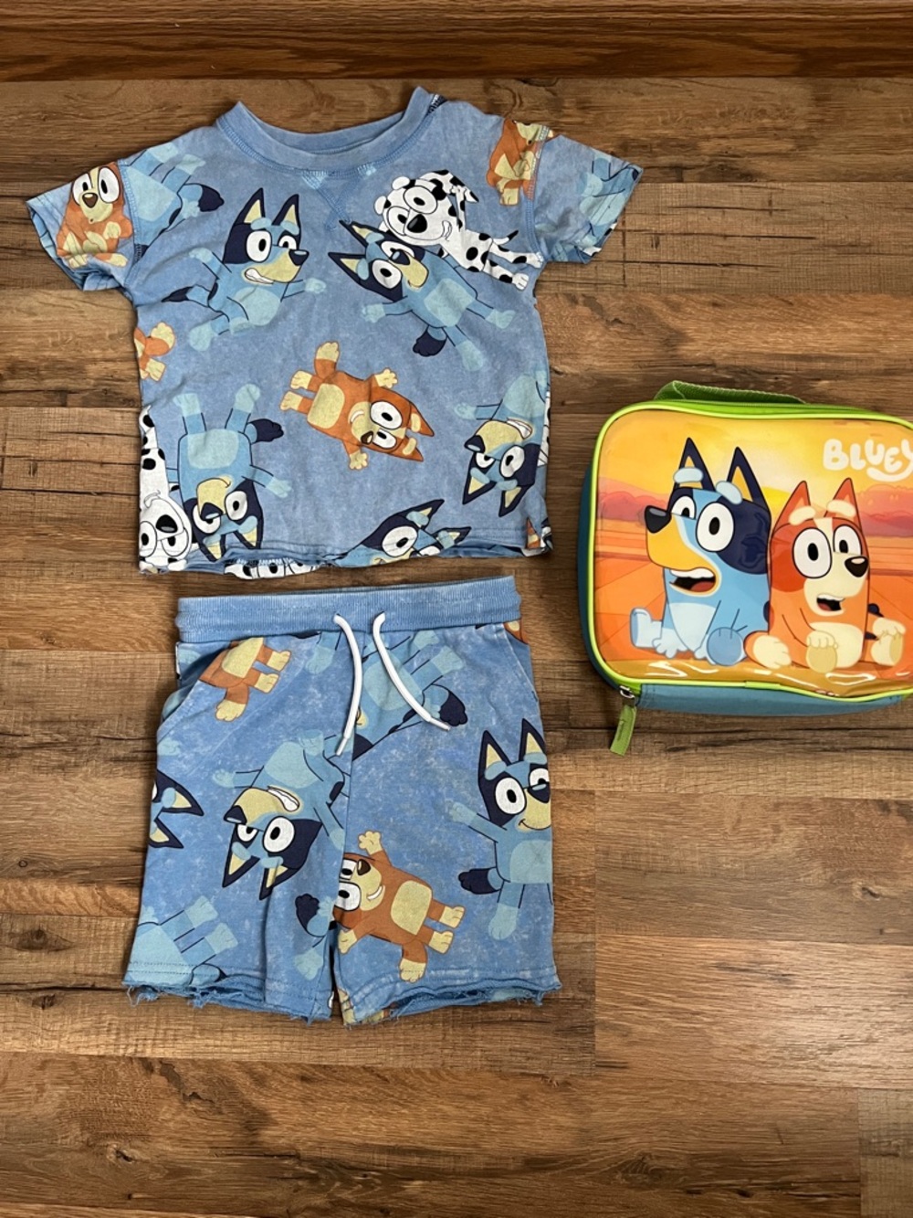 Bluey 3Pc set toddler short sleeve shirt , shorts and lunch box 4T